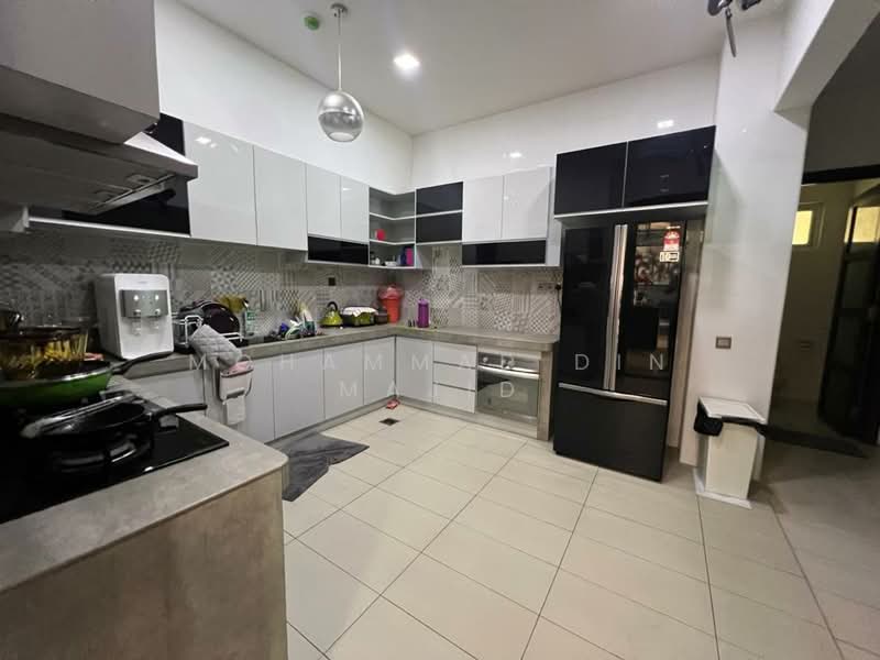 Rumah Banglo untuk Dijual di Seksyen 7 (Shah Alam) - Mohammad Din Majid - Kitchen - PropertyGuru.com.my