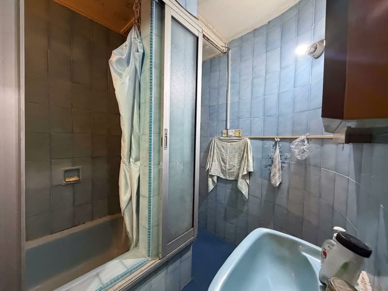 Rumah Teres 1 Tingkat untuk Dijual di Taman Hijau (Jelutong) - Qyan Goh - Bathroom - PropertyGuru.com.my