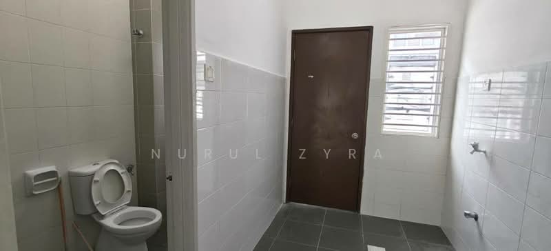 2-storey Terraced House for Sale in Setia Ecohill (Semenyih) - Nurul Zyra - Bathroom - PropertyGuru.com.my