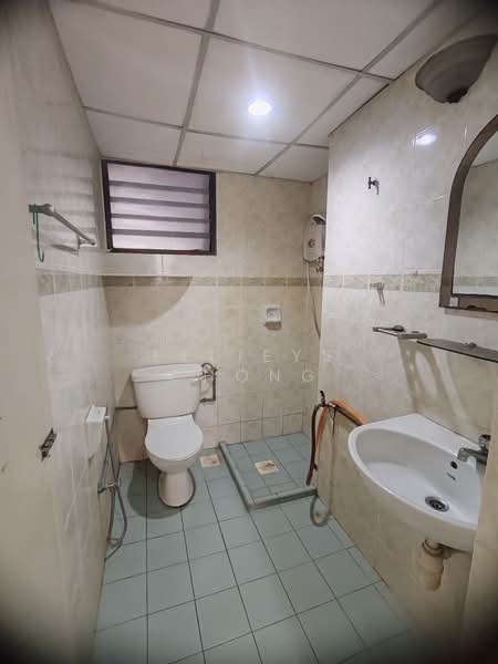 Kondominium untuk Disewa di Grand View - Ellieys Chong - Bathroom - PropertyGuru.com.my