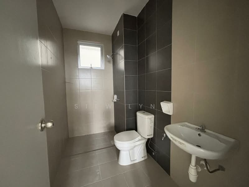Servis Apartment untuk Disewa di SkyLake Residence - Siew Lynn - Bathroom - PropertyGuru.com.my