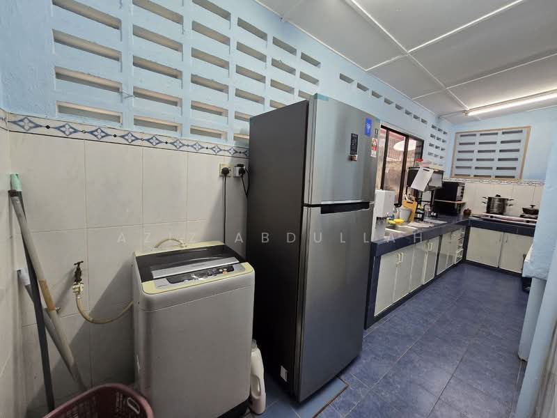 Semi-Detached House for Rent in Petaling Jaya (Selangor) - Aziz Abdullah - Kitchen - PropertyGuru.com.my