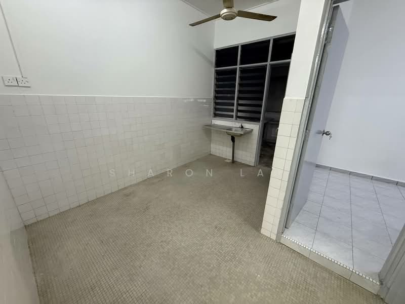 1-storey Terraced House for Sale in Taman Johor Jaya (Johor Bahru) - Sharon Lau - Kitchen - PropertyGuru.com.my