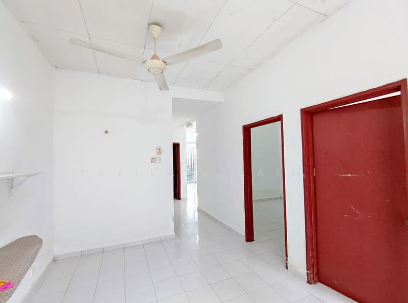 1-storey Terraced House for Sale in Shah Alam (Selangor) - Yazila Sulaimi - Corridor - PropertyGuru.com.my