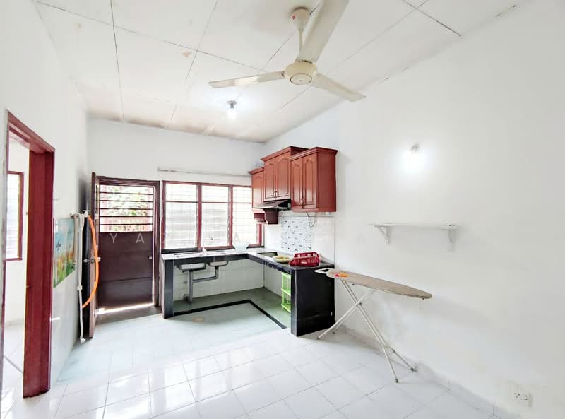 1-storey Terraced House for Sale in Shah Alam (Selangor) - Yazila Sulaimi - Kitchen - PropertyGuru.com.my