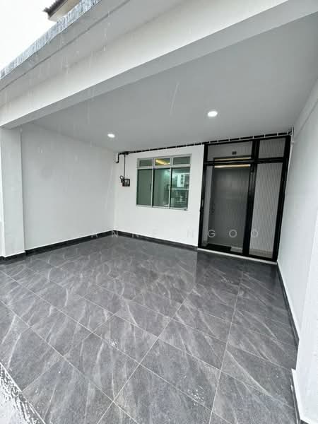 Rumah Teres 2.5 Tingkat untuk Dijual di Pasir Gudang (Johor) - Joanne Ngoo - Entrance - PropertyGuru.com.my
