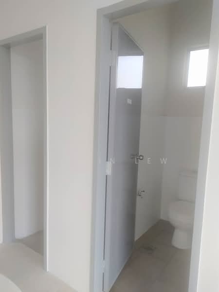 Shop for Rent in Seremban (Negeri Sembilan) - Justin Lew - Bathroom - PropertyGuru.com.my