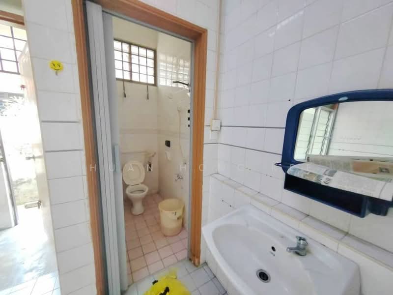 1.5-storey Terraced House for Sale in Johor Bahru (Johor) - Chuan Hong Kee - Bathroom - PropertyGuru.com.my