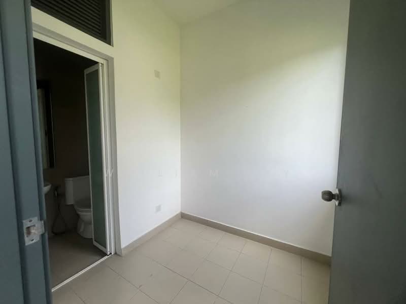 Rumah Berkembar untuk Dijual di Taman Molek (Johor Bahru) - William Tay - Bathroom - PropertyGuru.com.my