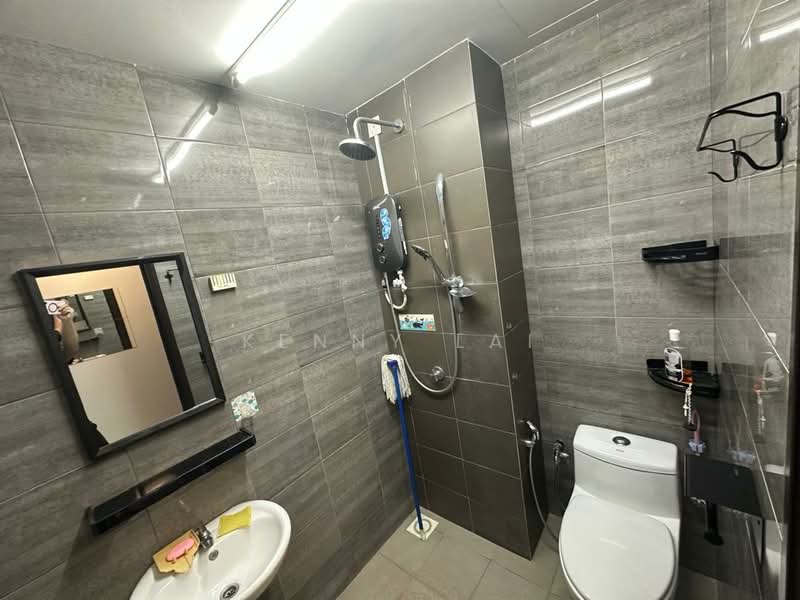 Servis Apartment untuk Dijual di Symphony Tower (Menara Simfoni) - Kenny Lai - Bathroom - PropertyGuru.com.my