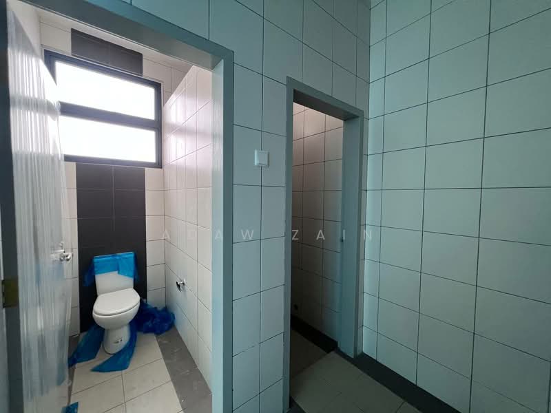 Shop / Office for Sale in Seksyen 35 (Shah Alam) - Adaw Zain - Bathroom - PropertyGuru.com.my