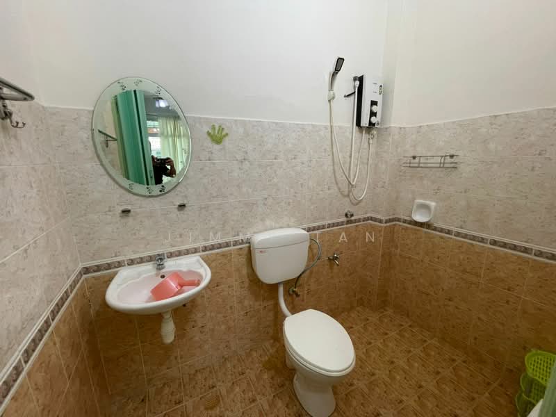 1-storey Terraced House for Sale in Taman Rembia Perkasa (Rembia) - Jimmy Tan - Bathroom - PropertyGuru.com.my