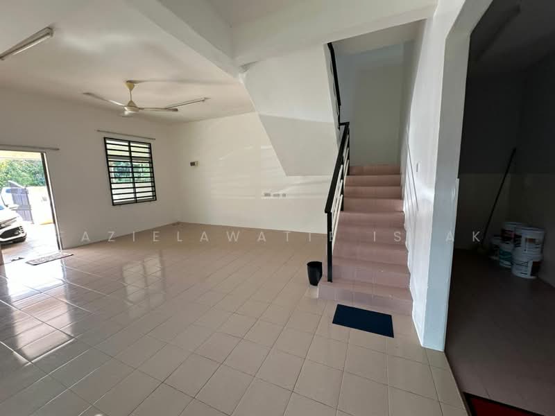 Rumah Teres 2 Tingkat untuk Dijual di Beserah (Pahang) - Fazielawatie Ishak - Living Room - PropertyGuru.com.my