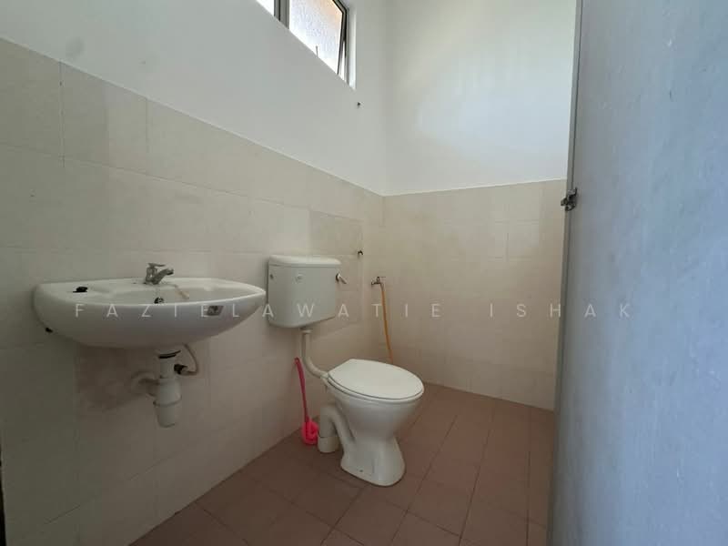 Rumah Teres 2 Tingkat untuk Dijual di Beserah (Pahang) - Fazielawatie Ishak - Bathroom - PropertyGuru.com.my