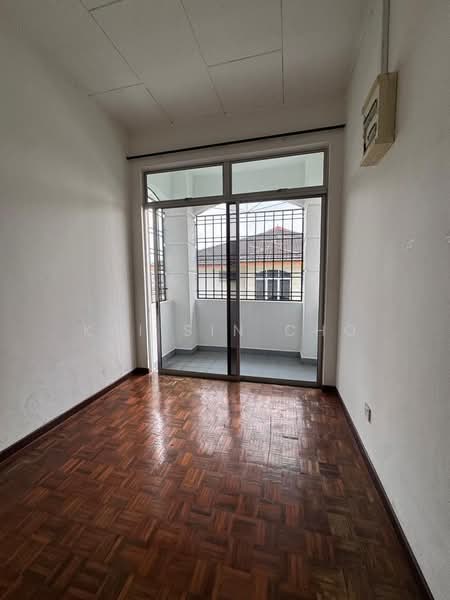 Cluster House for Rent in Mutiara Rini (Skudai) - Kai Sin Cho - Balcony - PropertyGuru.com.my