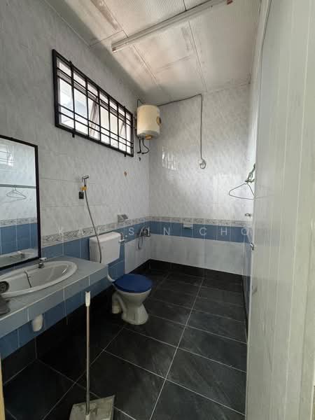 Cluster House for Rent in Mutiara Rini (Skudai) - Kai Sin Cho - Bathroom - PropertyGuru.com.my