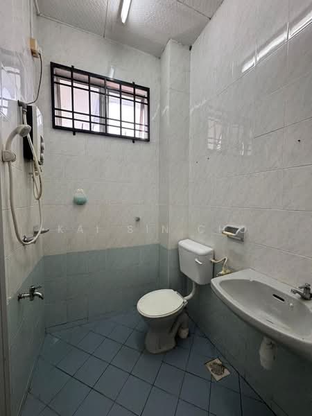 Cluster House for Rent in Mutiara Rini (Skudai) - Kai Sin Cho - Bathroom - PropertyGuru.com.my