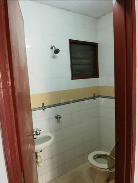 Pangsapuri untuk Dijual di Damai Apartment - Elaine Yap - Bathroom - PropertyGuru.com.my