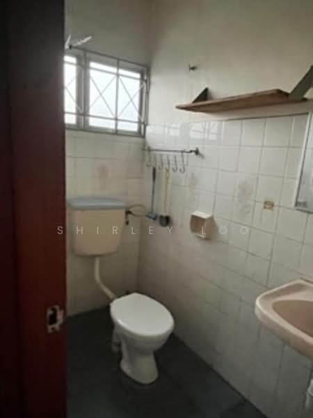 Rumah Teres untuk Disewa di Usj 13 (Subang Jaya) - Shirley Loo - Bathroom - PropertyGuru.com.my