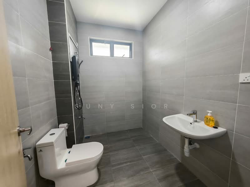 Cluster House for Rent in Taman Mount Austin (Tebrau) - Suny Sior - Bathroom - PropertyGuru.com.my