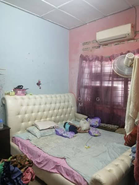 1-storey Terraced House for Sale in Taman Saga (Ampang) - Kok Hong Tham - Bedroom - PropertyGuru.com.my