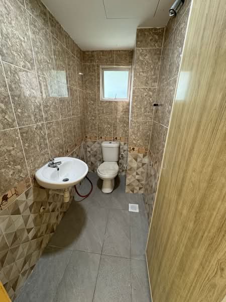 Kondominium untuk Dijual di Kepong Sentral Condominium - Wesley Fu - Bathroom - PropertyGuru.com.my