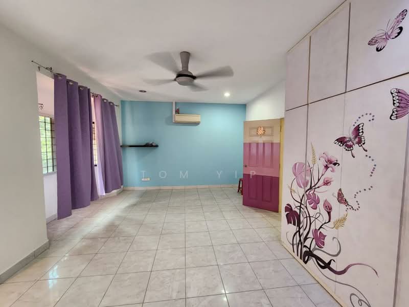 2-storey Terraced House for Sale in Taman Sri Putra Mas (Sungai Buloh) - Tom Yip - Bedroom - PropertyGuru.com.my