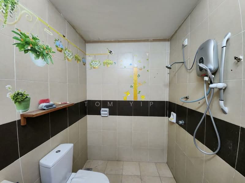 2-storey Terraced House for Sale in Taman Sri Putra Mas (Sungai Buloh) - Tom Yip - Bathroom - PropertyGuru.com.my