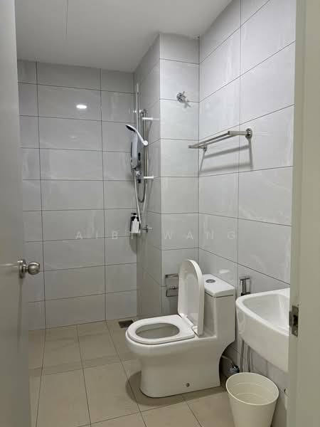 Servis Apartment untuk Disewa di Amber Cove - Aibi Wang - Bathroom - PropertyGuru.com.my