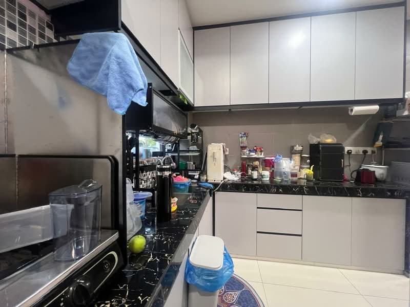 2-storey Terraced House for Sale in Bandar Putra Permai (Seri Kembangan) - Wai Hoe - Kitchen - PropertyGuru.com.my