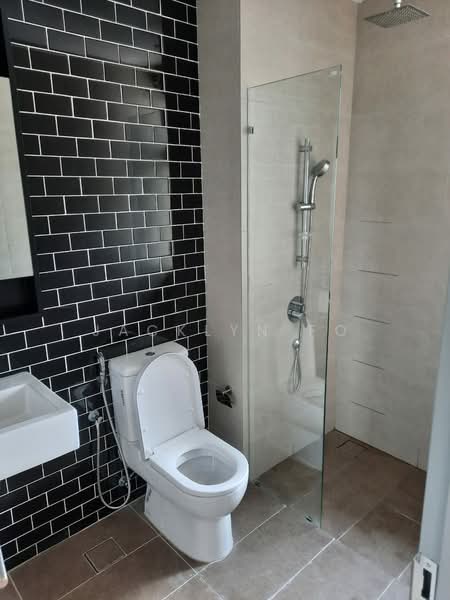 Service Residence for Sale at Union Suites - Jacklyn Fo - Bathroom - PropertyGuru.com.my