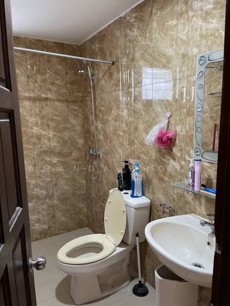 Condominium for Rent at Gurney Park Condominium - Amanda Phoon - Bathroom - PropertyGuru.com.my
