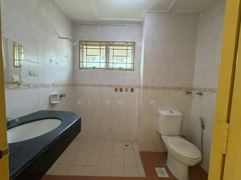 2-storey Terraced House for Sale in Fortune Park Kepong (Kepong) - Kiing TW - Bathroom - PropertyGuru.com.my