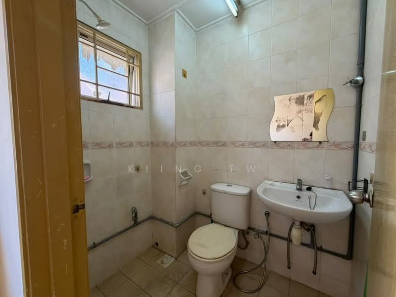 2-storey Terraced House for Sale in Fortune Park Kepong (Kepong) - Kiing TW - Bathroom - PropertyGuru.com.my