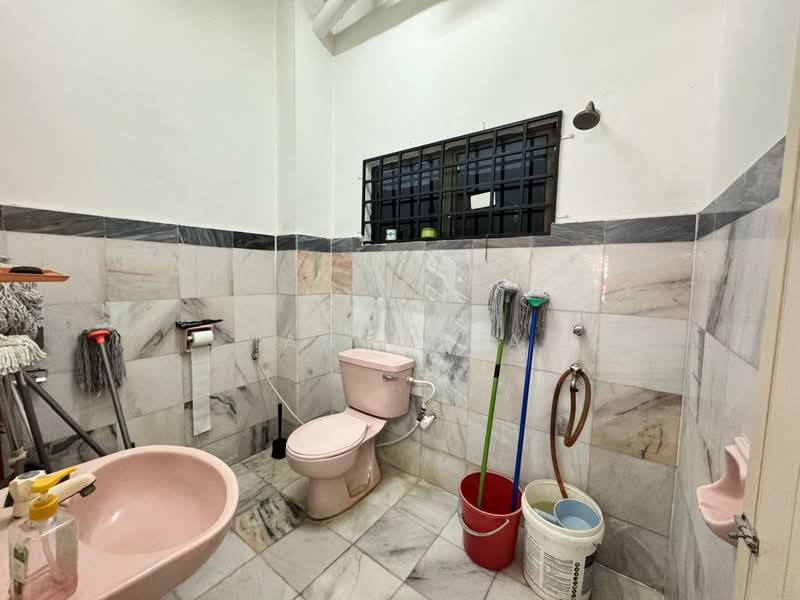 2-storey Terraced House for Sale in Taman Sri Skudai (Skudai) - Ian Chua - Bathroom - PropertyGuru.com.my