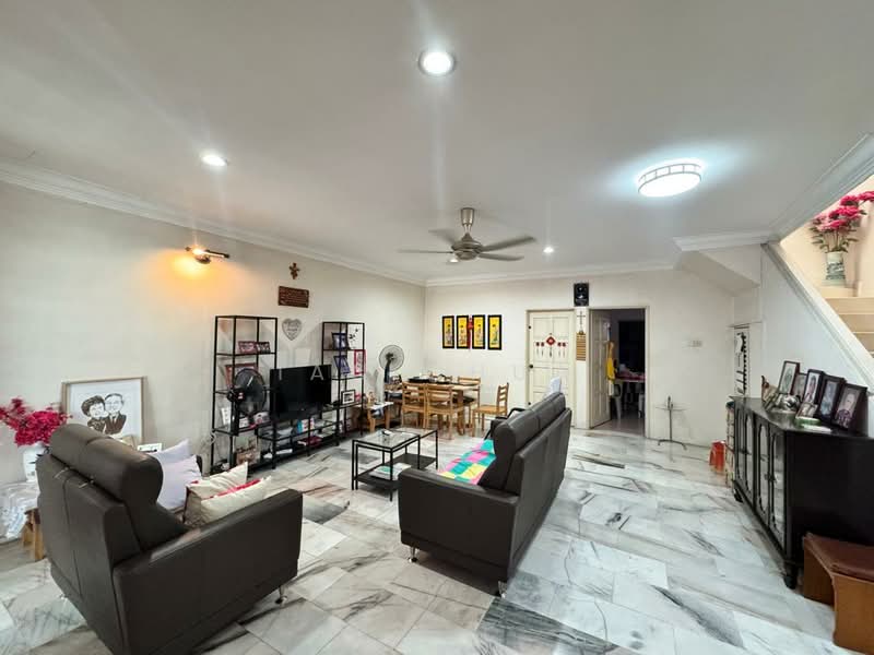 2-storey Terraced House for Sale in Taman Sri Skudai (Skudai) - Ian Chua - Living Room - PropertyGuru.com.my