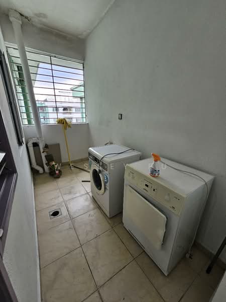 Kondominium untuk Dijual di Kepong Sentral Condominium - Wesley Fu - Balcony - PropertyGuru.com.my