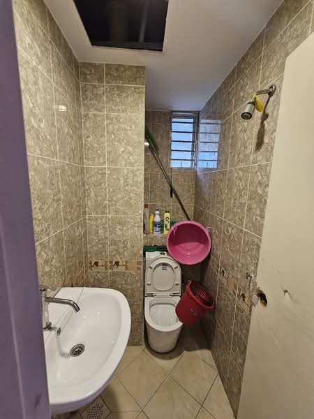 Kondominium untuk Dijual di Kepong Sentral Condominium - Wesley Fu - Bathroom - PropertyGuru.com.my