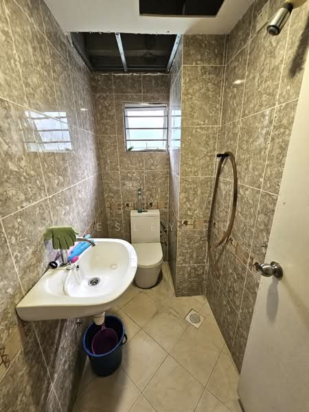 Kondominium untuk Dijual di Kepong Sentral Condominium - Wesley Fu - Bathroom - PropertyGuru.com.my