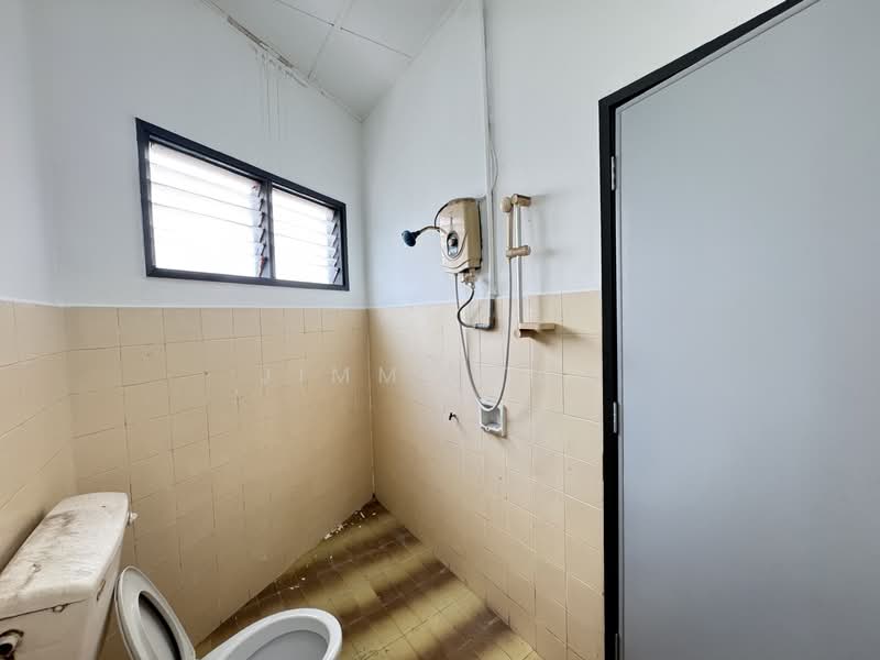 Master Bedroom Bathroom 