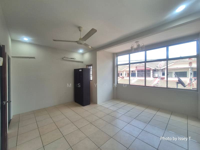 2-storey Terraced House for Sale in Ipoh (Perak) - Ms Yong - Living Room - PropertyGuru.com.my