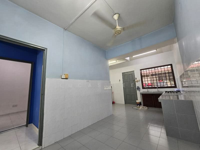 2-storey Terraced House for Rent in Taman Perling (Perling) - Lucas Lee - Kitchen - PropertyGuru.com.my