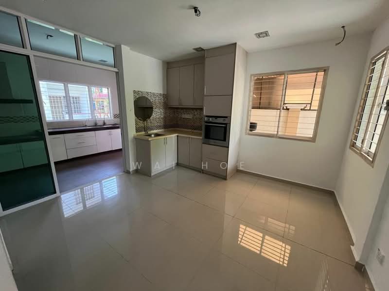 Rumah Teres 2 Tingkat untuk Dijual di Taman Puncak Jalil (Seri Kembangan) - Wai Hoe - Kitchen - PropertyGuru.com.my