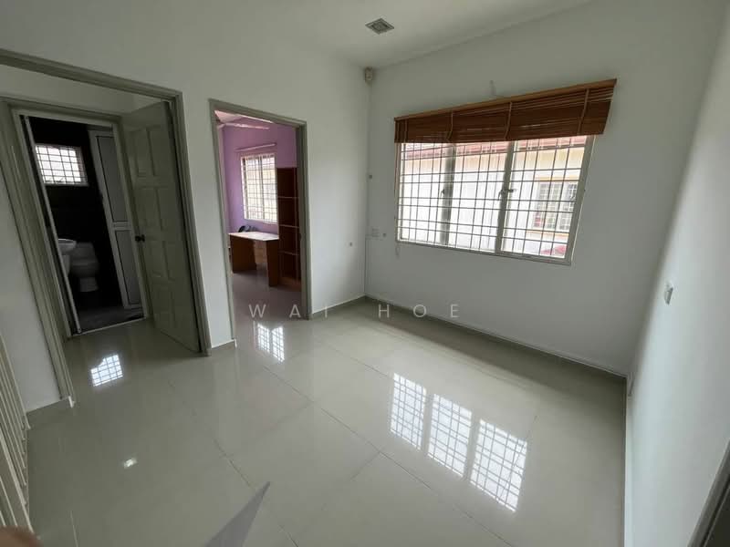 Rumah Teres 2 Tingkat untuk Dijual di Taman Puncak Jalil (Seri Kembangan) - Wai Hoe - Bathroom - PropertyGuru.com.my
