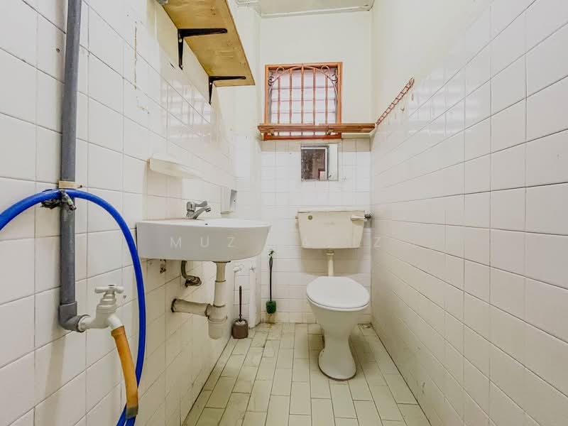 2-storey Terraced House for Sale in Bandar Baru Sri Petaling (Sri Petaling) - Muz Hafiz - Bathroom - PropertyGuru.com.my
