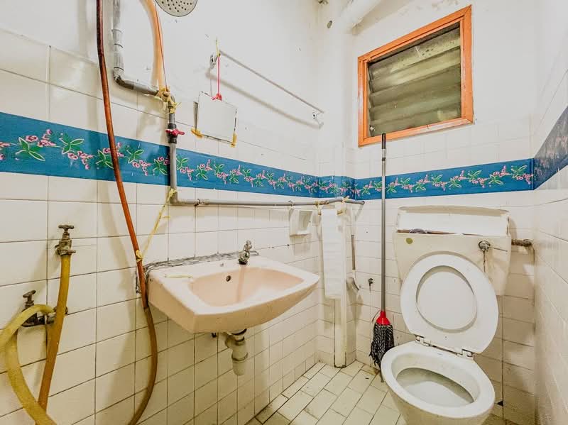2-storey Terraced House for Sale in Bandar Baru Sri Petaling (Sri Petaling) - Muz Hafiz - Bathroom - PropertyGuru.com.my