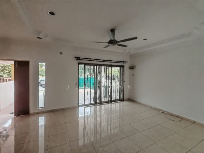 Rumah Teres 2 Tingkat untuk Disewa di Taman Desa Rishah (Ipoh) - Jeff Tan - Living Room - PropertyGuru.com.my