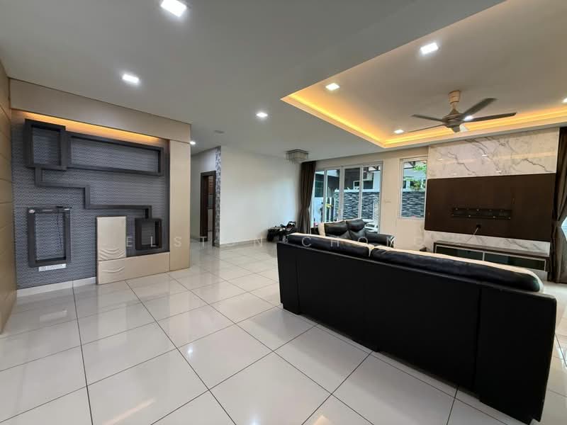 Cluster House for Sale in Taman Gaya (Ulu Tiram) - Elston Chong - Living Room - PropertyGuru.com.my