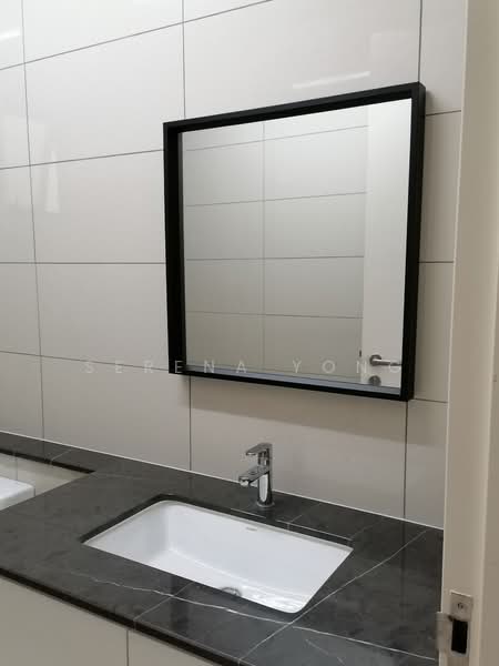 Servis Apartment untuk Disewa di The Park Sky Residence - Serena Yong - Bathroom - PropertyGuru.com.my