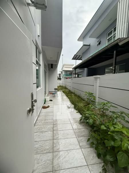 Cluster House for Sale in Taman Mutiara Rini (Skudai) - Agnes . - Exterior - PropertyGuru.com.my